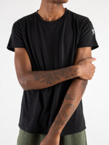 BERNA T-shirt in cotone con logo sulla manica 220356 Nera (1)