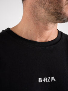 BERNA T-shirt over con logo frontale in rilievo 223272 Nera (6)