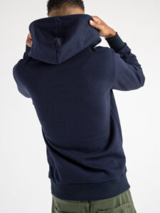 BL11 Felpa basica garzata con cappucco, tascone e etichetta logo Blu Navy (4)