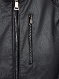 BL11 Giubbino biker in ecopelle con collo coreana, zip e tasche frontali ANTIGUA Nero (11)
