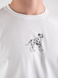 ESTASI T-shirt morbida in cotone con logo Sofi Dalmata Bianca (8)