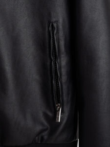 OVER-D Bomber in ecopelle con tasche frontali, zip e polsini J01 Nero (1)