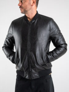 OVER-D Bomber in ecopelle con tasche frontali, zip e polsini J01 Nero (7)