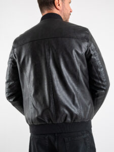 OVER-D Bomber in ecopelle con tasche frontali, zip e polsini J01 Nero (9)