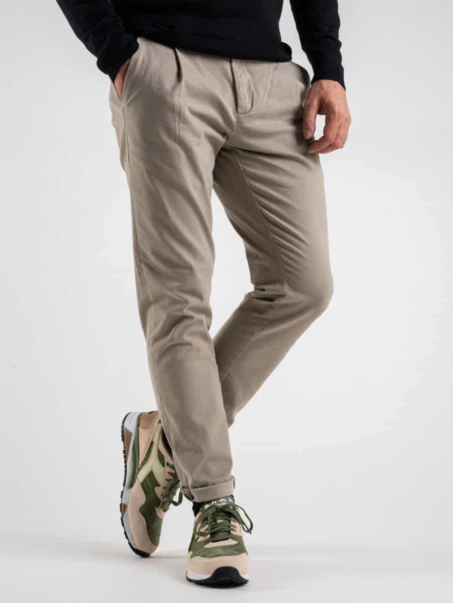 OVER-D Pantalone chinos slim con pinces P04 Sabbia
