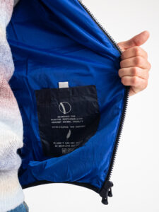 OVER-D Piumino leggero bicolore con cappuccio J02 BluRoyal (4)