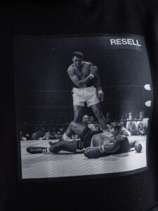 RESELL Felpa felpata con cappuccio e stampa MUHAMMAD ALI 378 Nera (8)