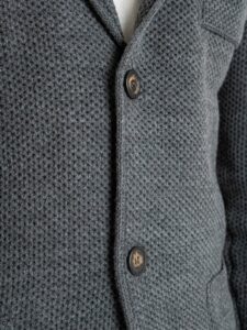 V2 Giacca in maglia misto lana merino con pochette GULPOPE Grigia (8)