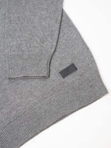 V2 Maglione girocollo basico con taschino BANDANA 26 Grigio (1)