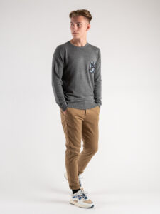 V2 Maglione girocollo basico con taschino BANDANA 26 Grigio (5)