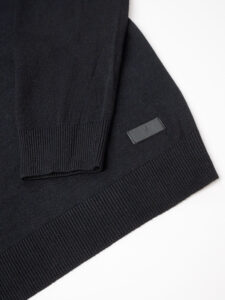 V2 Maglione girocollo basico con taschino FLOREALE 19 Nero (1)
