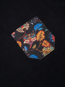 V2 Maglione girocollo basico con taschino FLOREALE 19 Nero (8)
