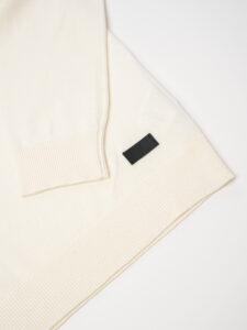 V2 Maglione girocollo basico con taschino QUADRI 31 Panna (1)