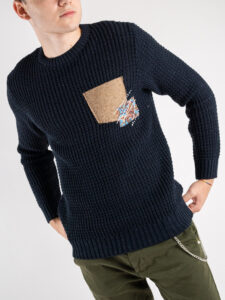 V2 Maglione girocollo misto lana con taschino PATCHWORK 22 Blu (2)