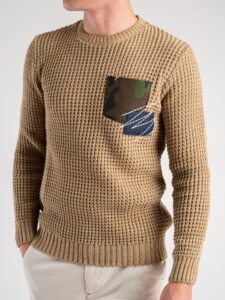 V2 Maglione girocollo misto lana con taschino PATCHWORK 22 Cammello (2)