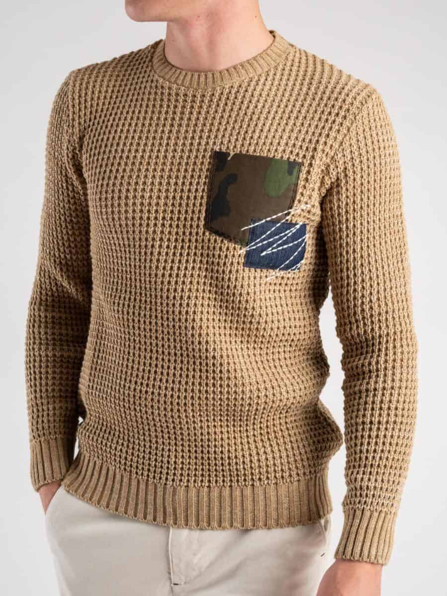 V2 Maglione girocollo misto lana con taschino PATCHWORK 22 Cammello