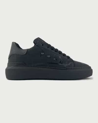 V2 Sneakers con inserto nero schizzi di colore e borchie esterne NERE1 Saldi