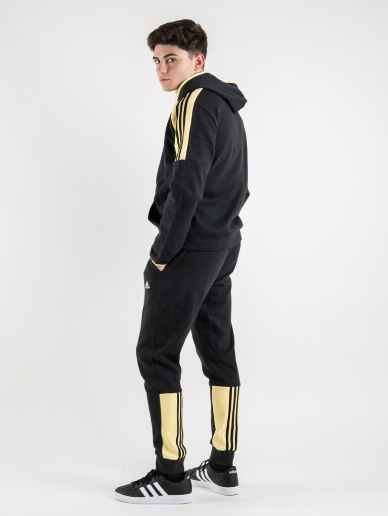 ADIDAS Felpa con zipcappuccio e logo HK4460 Nera 8 ADIDAS ADIDAS Pantalone nero della tuta con logo e fasce gialle HK446