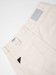 BERNA Jeans cropped con rotture chiuse 223033 Latte (4)
