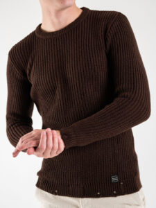 BL11 Maglione girocollo a costine con piccole rotture su collo, polsini e fondo KIR Marrone (4)