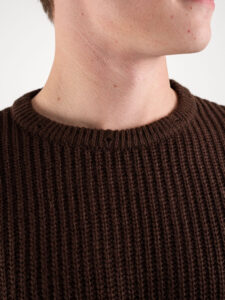 BL11 Maglione girocollo a costine con piccole rotture su collo, polsini e fondo KIR Marrone (5)