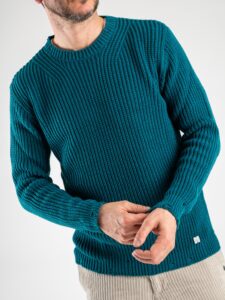 BL11 Maglione girocollo a costine con piccole rotture su collo, polsini e fondo KIR Petrolio1