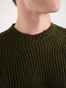 BL11 Maglione girocollo a costine con piccole rotture su collo, polsini e fondo KIR Verde Militare (5)