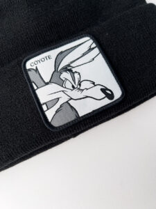 CAPSLAB Cuffia con patch stampa looney tunes WILLY COYOTE nero1