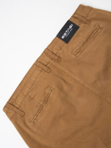 ESTASI Pantalone chinos tinta unita slim FODEN 2301S Cammello (7)