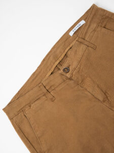 ESTASI Pantalone chinos tinta unita slim FODEN 2301S Cammello (8)