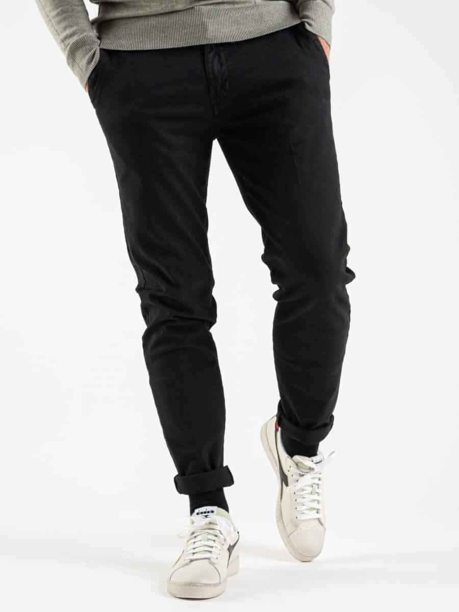 ESTASI Pantalone chinos tinta unita slim FODEN 2301S Nero