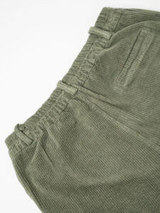 ESTASI Pantalone in velluto a costine con pinces ZIDANE Verde (1)