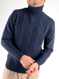 AKIRO’ Dolcevita in maglia con trecce TF188 Blu1