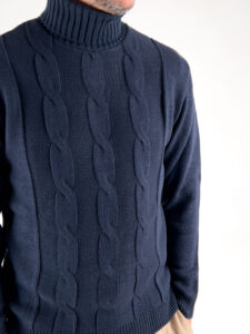 AKIRO’ Dolcevita in maglia con trecce TF188 Blu2