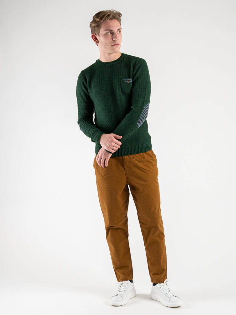 AKIRO Maglione girocollo lavorato con taschino AKW260 Verde 1 AKIRO' AKIRO’ Maglione girocollo lavorato con taschino AKW260 Verde