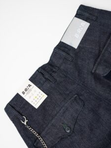 BERNA Pantalone denim con pinces, gamba morbida e catenella 215112 Blu5