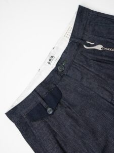 BERNA Pantalone denim con pinces, gamba morbida e catenella 215112 Blu7