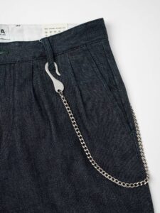 BERNA Pantalone denim con pinces, gamba morbida e catenella 215112 Blu8