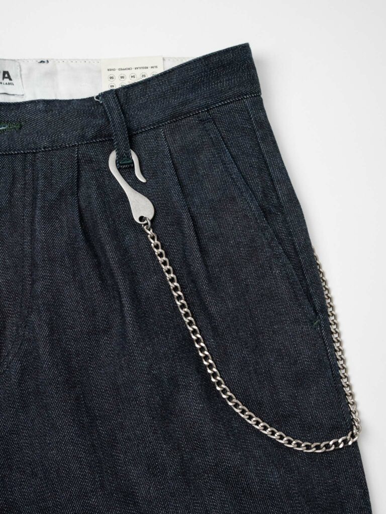 BERNA Pantalone denim con pinces gamba morbida e catenella 215112 Blu8 BERNA BERNA Pantalone denim con pinces, gamba morbida e catenella 215112 Blu