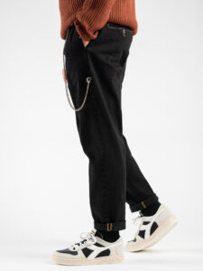 BERNA Pantalone in denim con pinces, gamba morbida, catenella e cuciture a contrasto 215192 Nero1