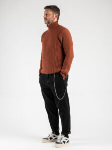 BERNA Pantalone in denim con pinces, gamba morbida, catenella e cuciture a contrasto 215192 Nero5