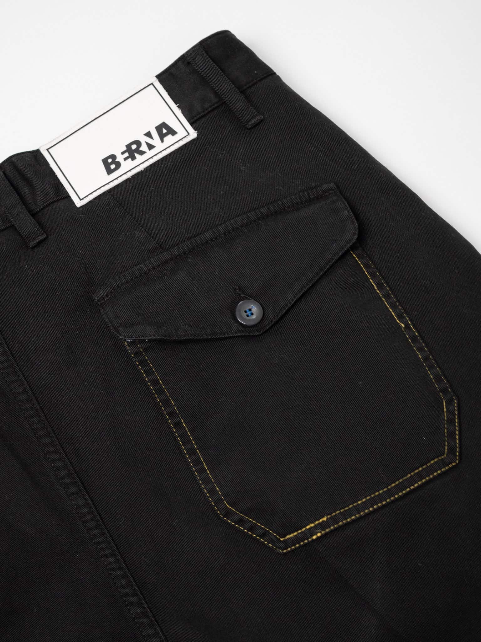 BERNA Pantalone in denim con pinces, gamba morbida, catenella e cuciture a contrasto 215192 Nero Prezzo 44,50€ - Estasi Fashion BERNA Pantalone in denim con pinces, gamba morbida, catenella e cuciture a contrasto 215192 Nero Prezzo 44,50€ - Estasi Fashion