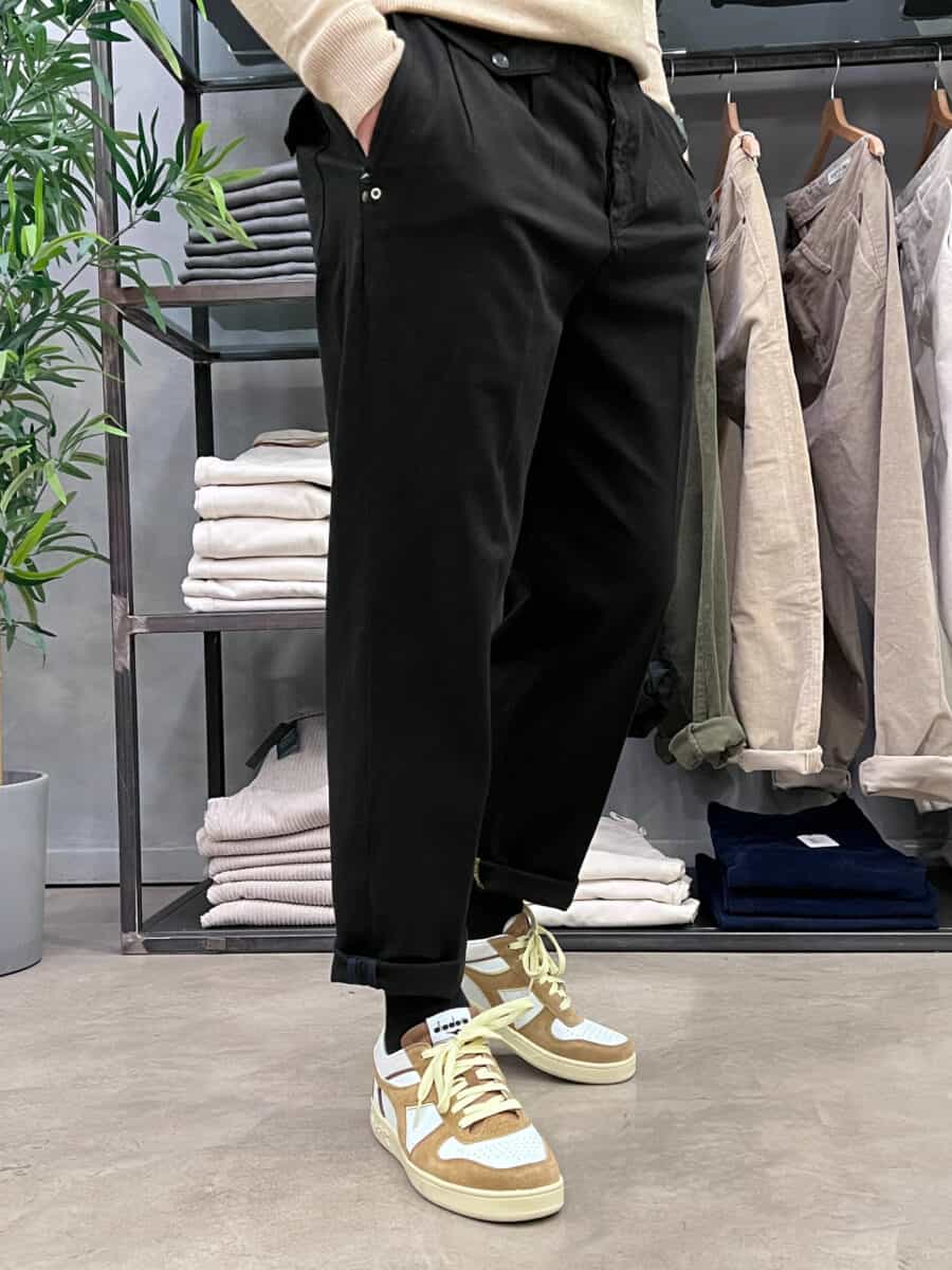 BERNA Pantalone tinta unita con pinces e gamba morbida 205226 Nero