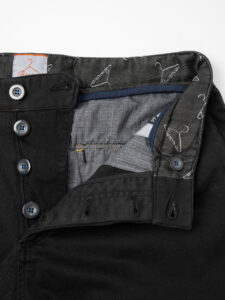 BERNA Pantalone tinta unita con pinces e gamba morbida 205226 Nero6
