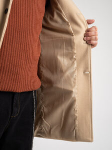 Cappotto basico con collo coreana e taschino CAP2202 Beige4