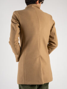 Cappotto basico con collo coreana e taschino CAP2202 Cammello (6)
