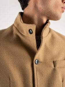 Cappotto basico con collo coreana e taschino CAP2202 Cammello (7)
