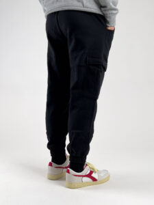 Pantalone tuta felpato con tasche laterali e polsini 30049 Nero (2)