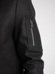 V2 Cappotto slim con zip laterale, polsini e interni scozzesi Nero1