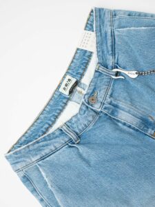 BERNA Jeans con gamba morbida, tasca pantalone e catenella laterale 215186 (2)